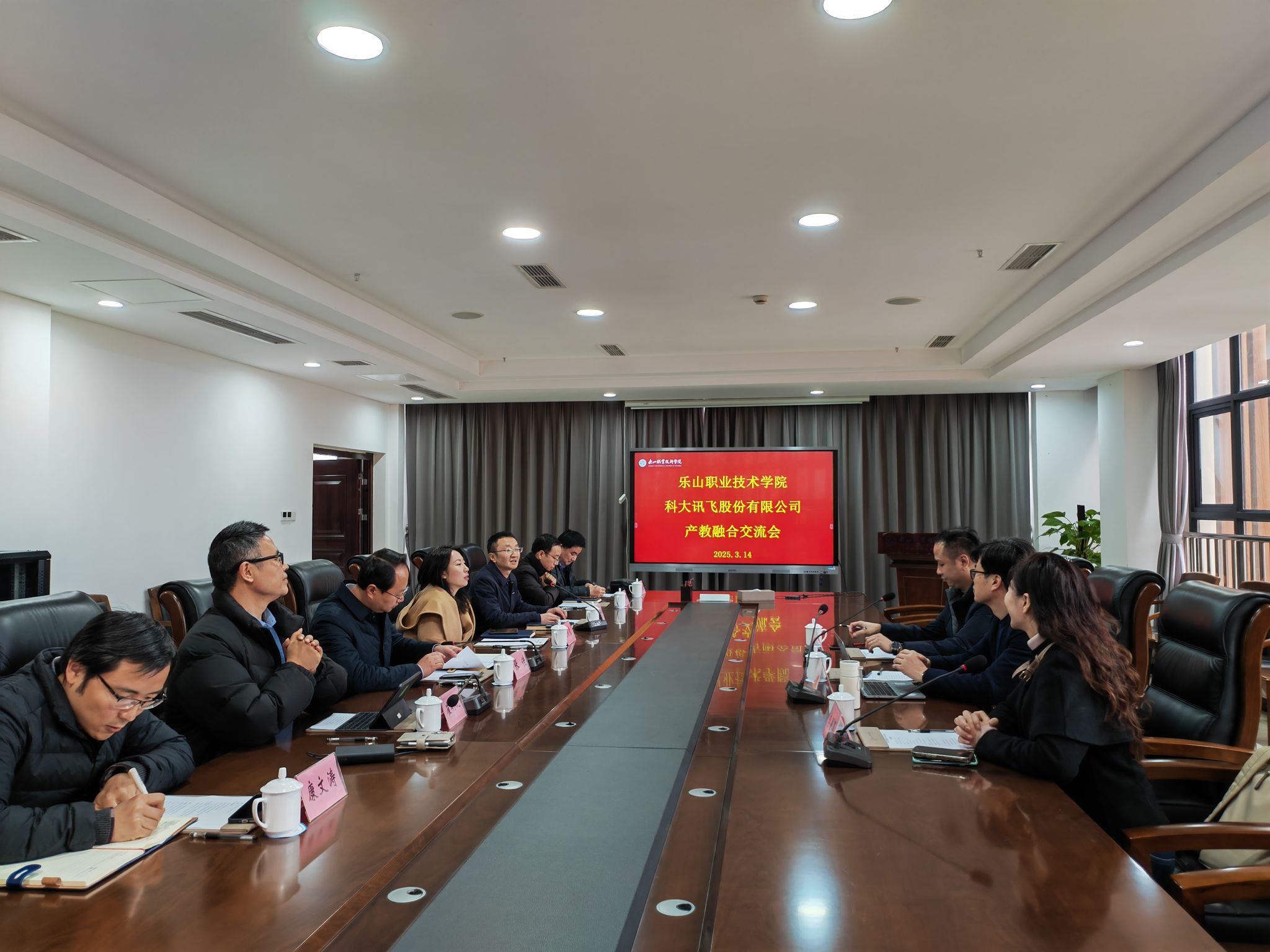 E323788E0E55ECA2CEF5E9CBD3E_408375DA_456F8.jpg?e= E323788E0E55ECA2CEF5E9CBD3E_408375DA_456F8.jpg?e=
