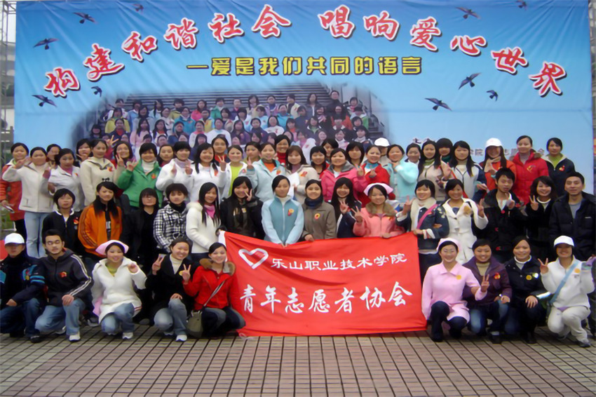 A2B1E77F7EBD96D21E629AC1FCE_24DA336A_342BC.jpg?e= A2B1E77F7EBD96D21E629AC1FCE_24DA336A_342BC.jpg?e=